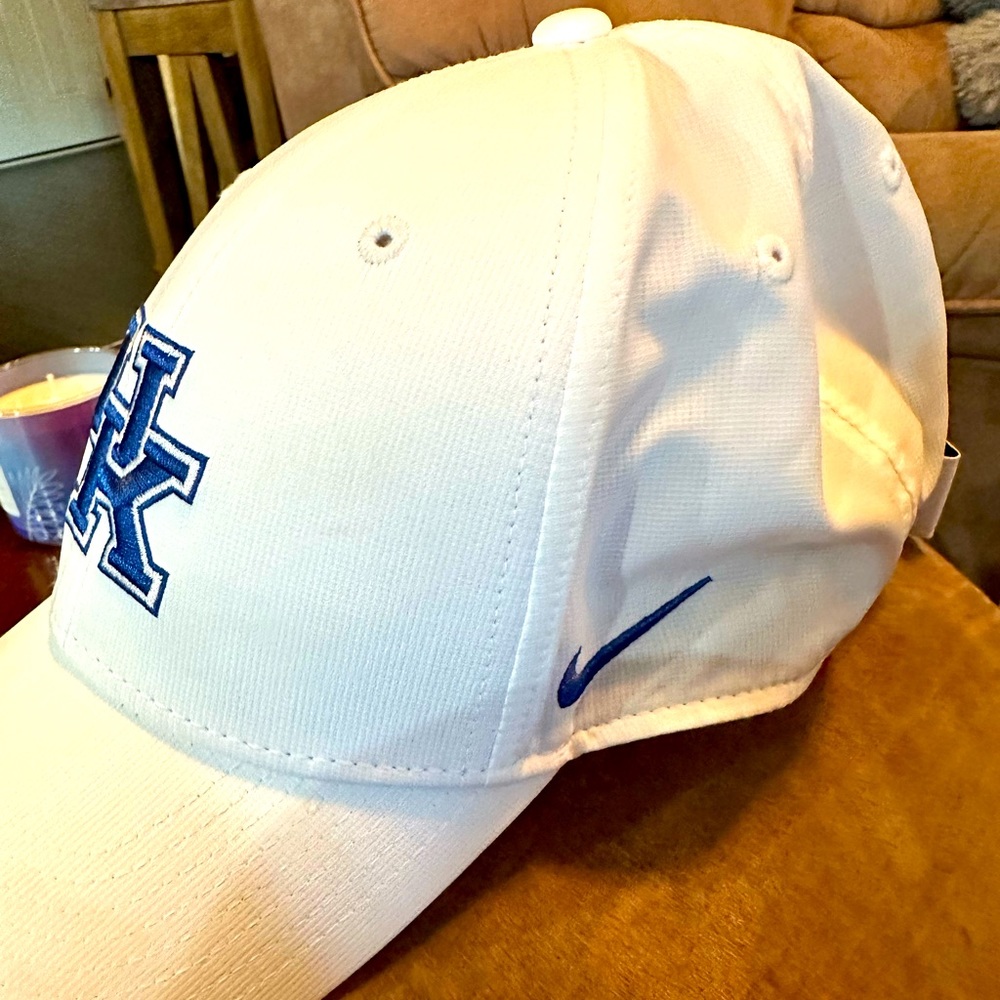 New Nike UK Wildcats hat. New without tag